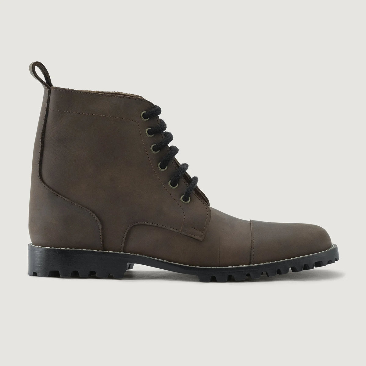 Waxed Brown Full-Grain leather Boots - Goodyear Welt Construction & Front Toe Box Detail