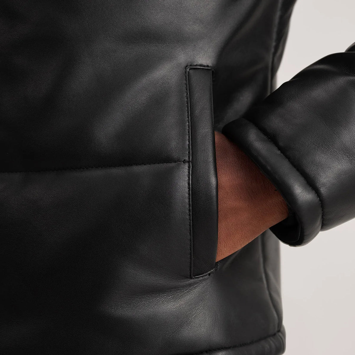 
Interior View Showing Polyester Lining & Dual Inside Utility Storage Pockets
