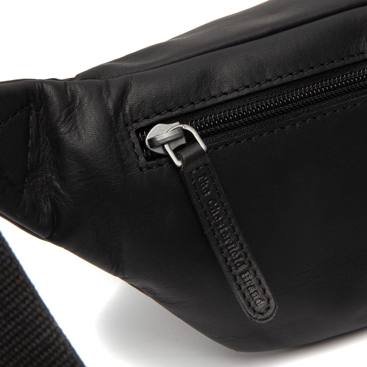 
Solid Antique Brass Hardware & Heavy-Duty Dual Zipper Detail on Brana Full-Grain Leather Belt Bag