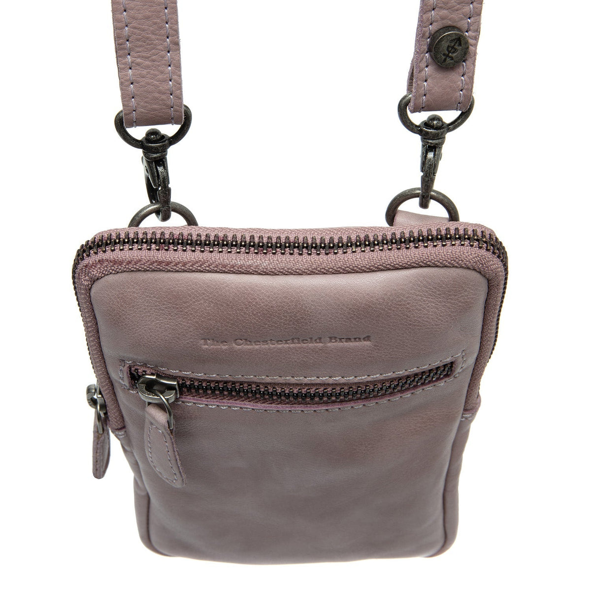 Close-Up Detail of Classic Collar & Heavy-Duty Zipper Hardware on Salta Full-Grain Leather Phone Bag
