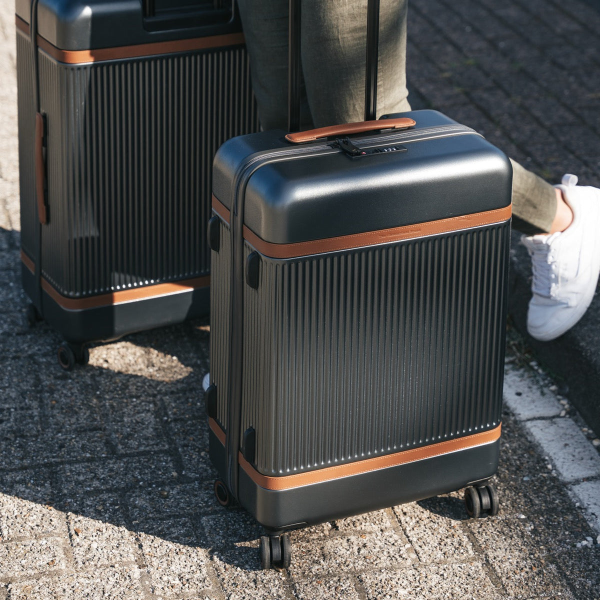 Medium Suitcase Zuna – alternate product view 3