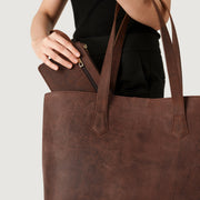 
The Bianca Leather Tote Bag – alternate product view 10