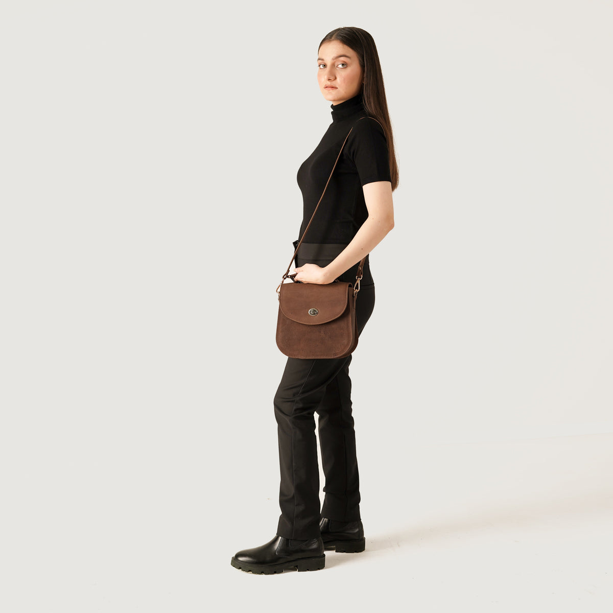 
The Sandra Vintage Tan Leather Saddle Bag – alternate product view 9